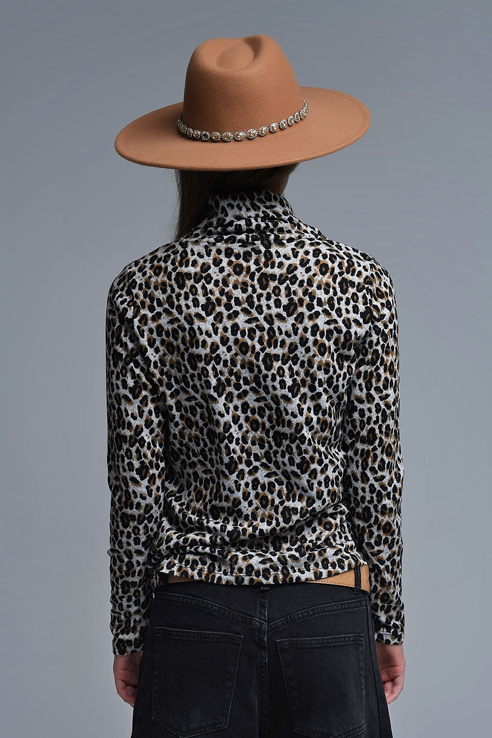 Top de gola alta de manga comprida com estampado de leopardo castanho