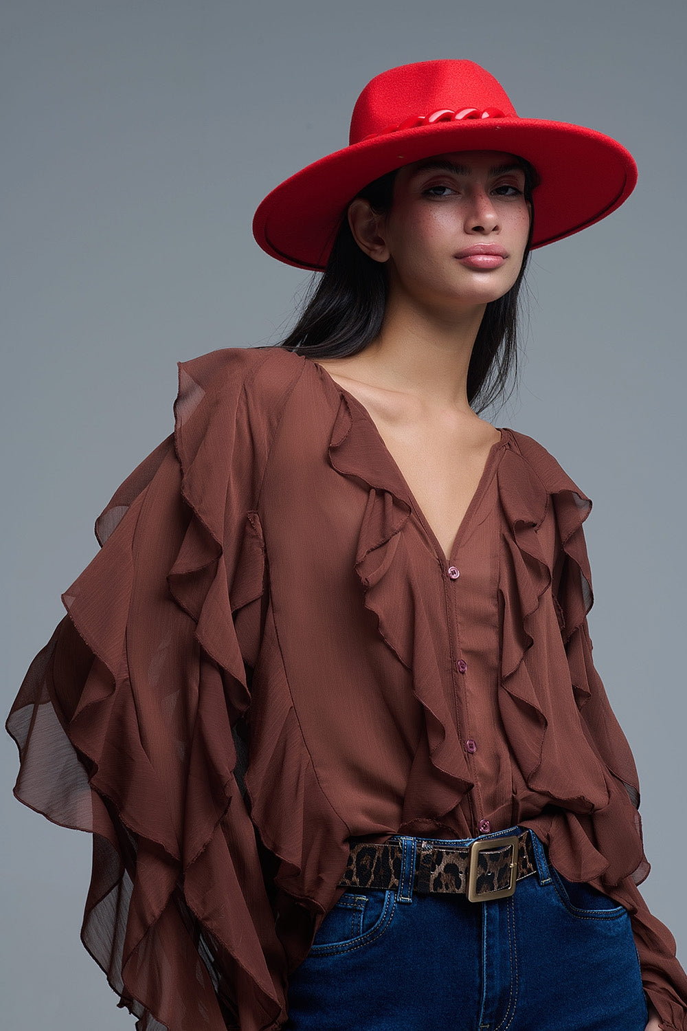 Blusa castanha de chiffon com decote em V e folhos