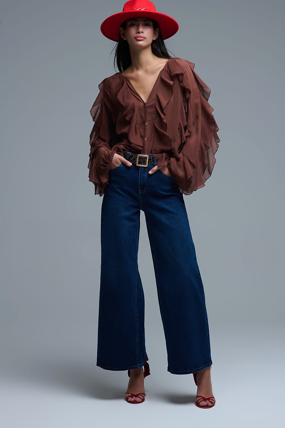 Blusa castanha de chiffon com decote em V e folhos