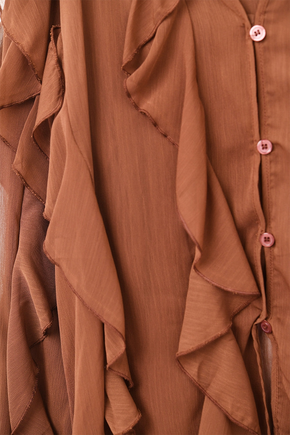 Blusa castanha de chiffon com decote em V e folhos