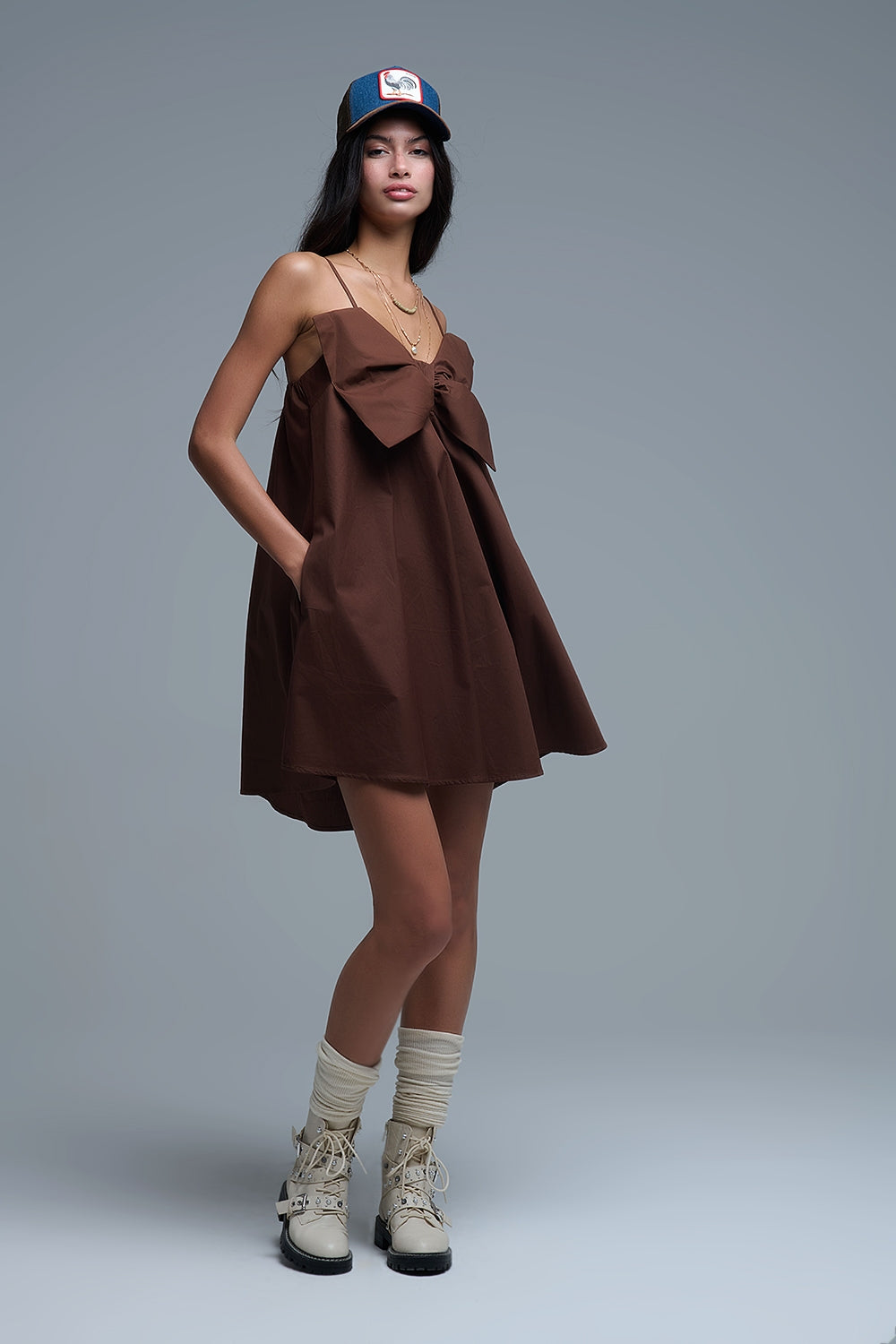 Minivestido de popelina castanho com um grande laço