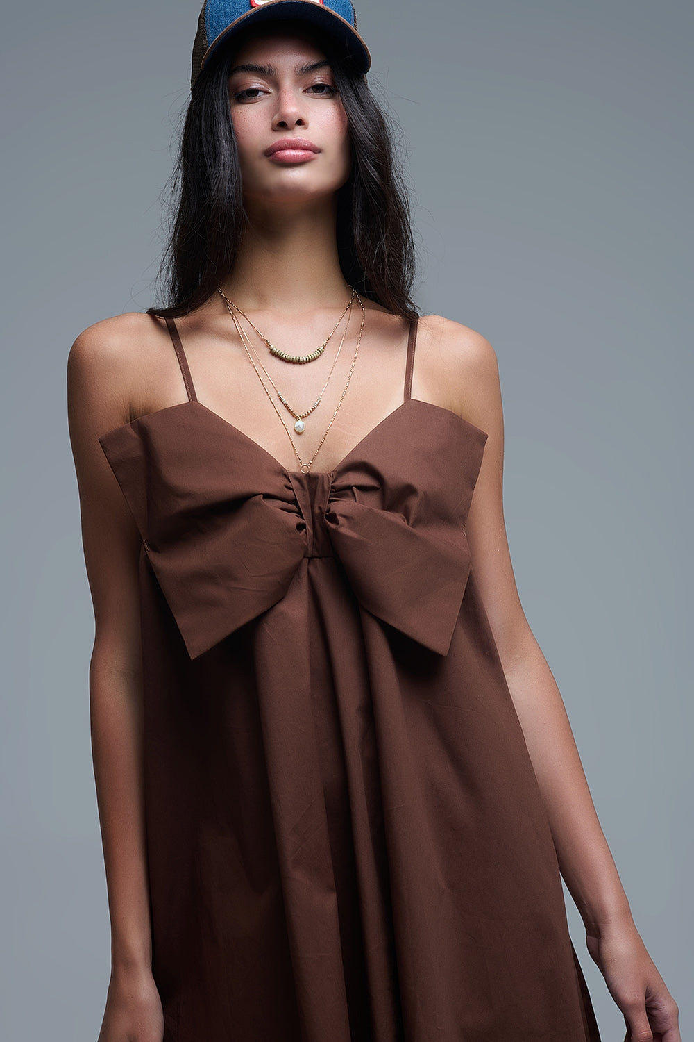 Minivestido de popelina castanho com um grande laço