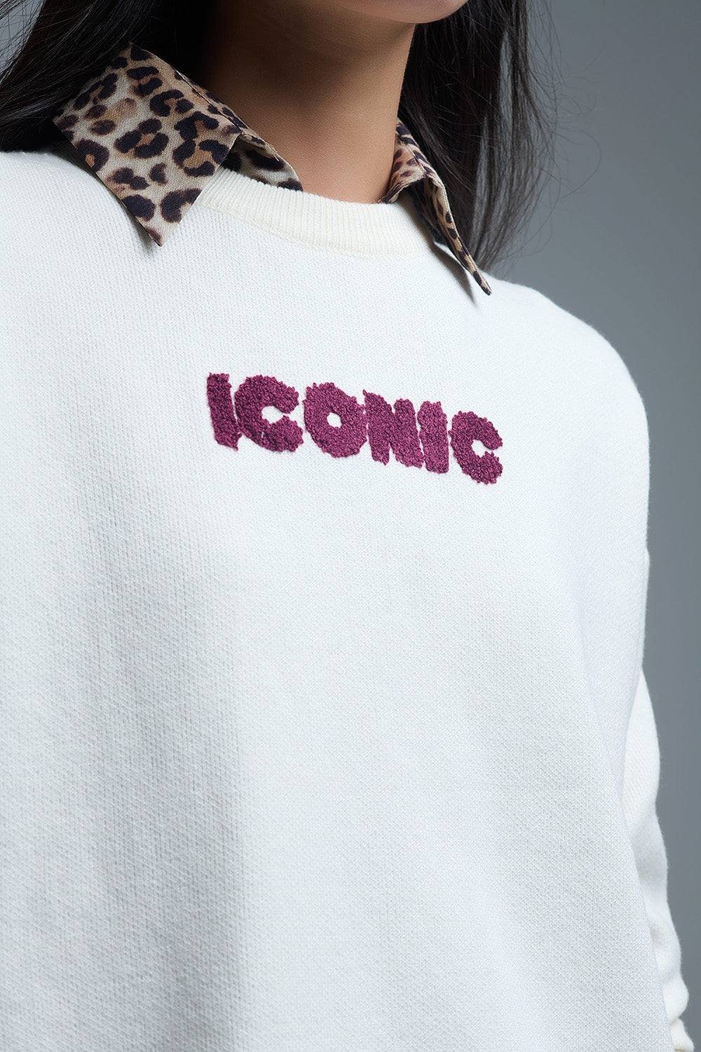 Camisola ICONIC bordada com estampado Global Tour nas costas em creme