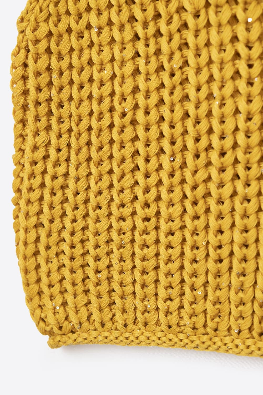 Colete de croché em amarelo com fio de lantejoulas