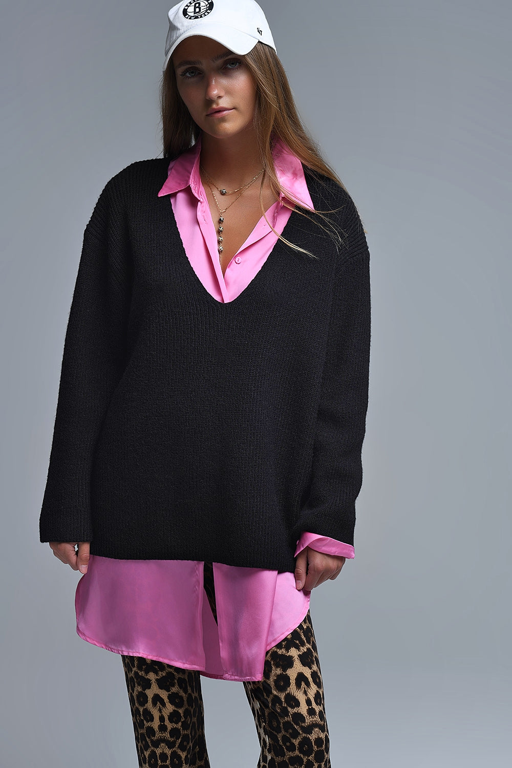 Camisola fina com decote em V superdimensionada em preto
