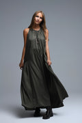 Vestido maxi cáqui com decote haltere e pormenores de costura