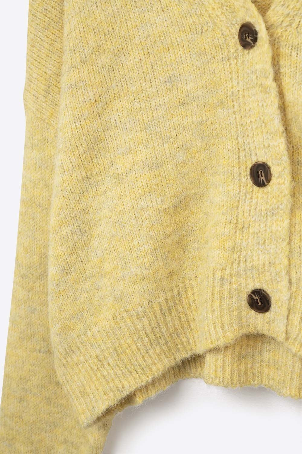 Cardigã com botões amarelo básico com decote em V em malha fofa