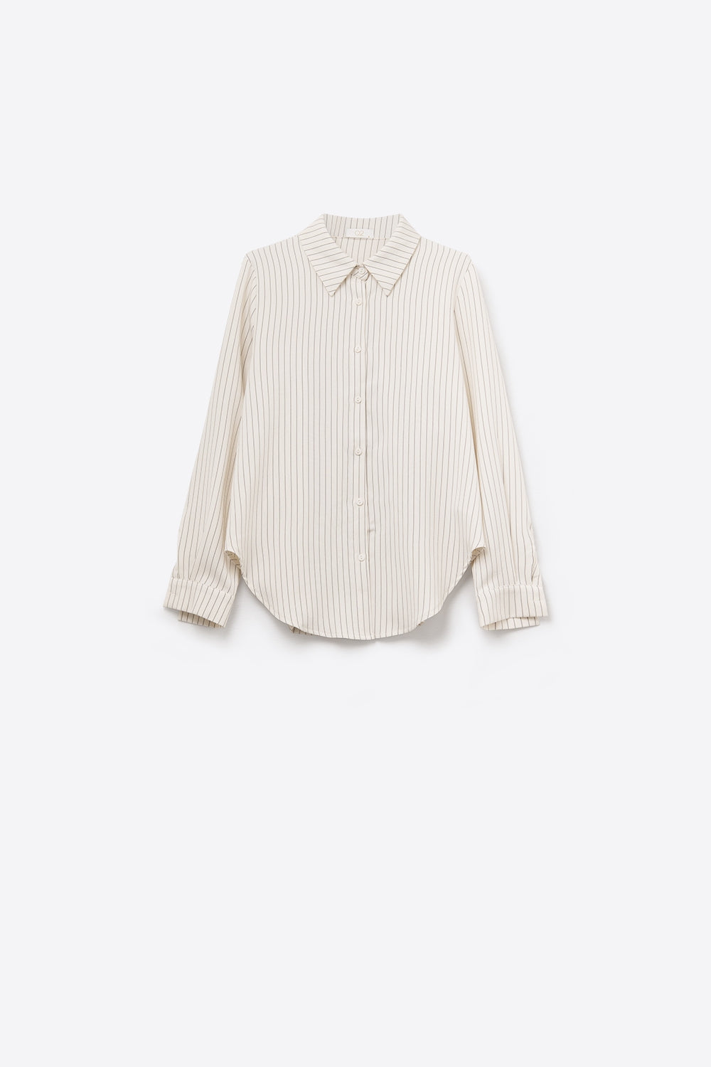 Camisa sofisticada de gola alta com riscas em creme