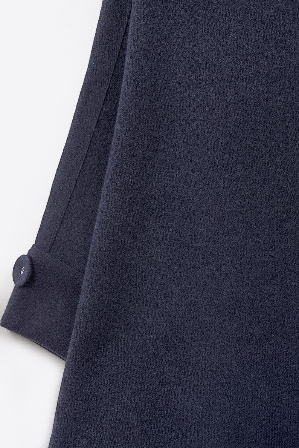 Camisola de malha azul-marinho com pormenores de botões