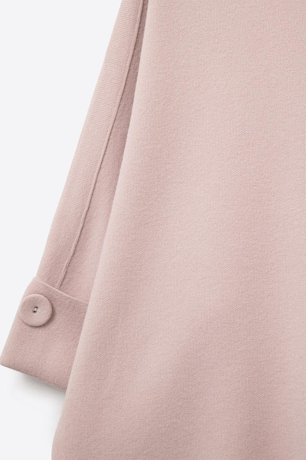 Camisola de malha rosa com pormenores de botões