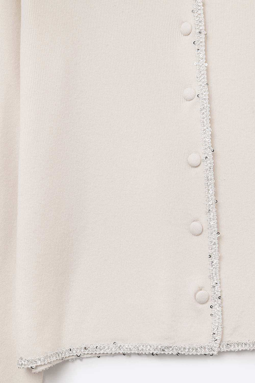 casaco de malha fina branco com pormenor de strass