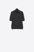 Camisola de malha fina em preto com gola alta e mangas até ao cotovelo
