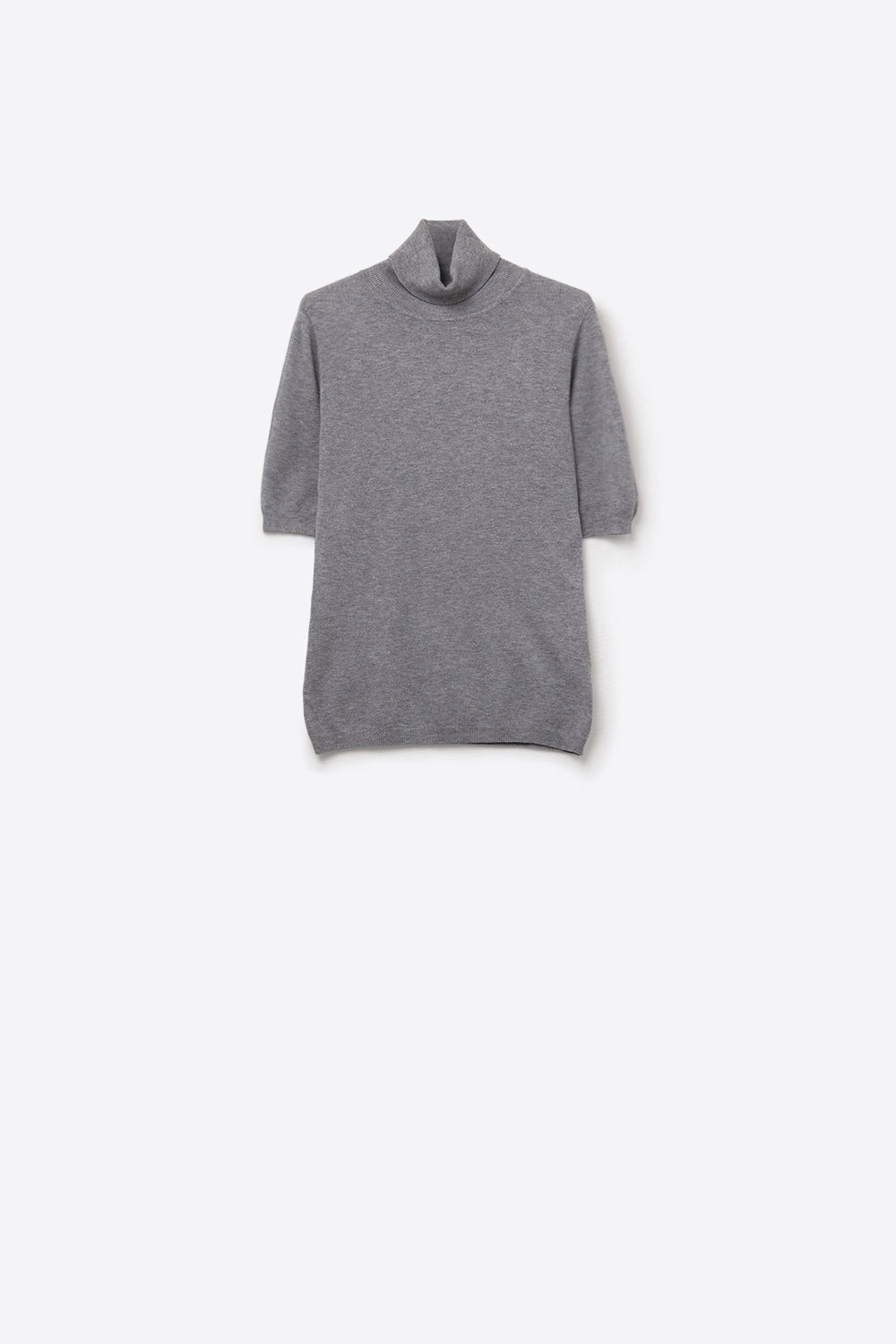 Camisola de malha fina em cinzento com gola alta e mangas até ao cotovelo