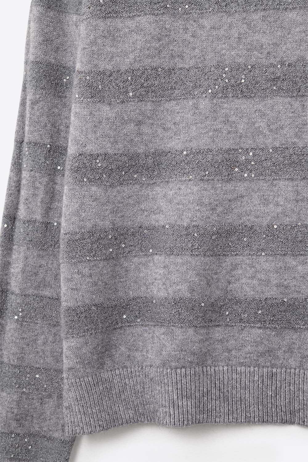 Camisola de malha às riscas cinzenta com pormenores de lantejoulas