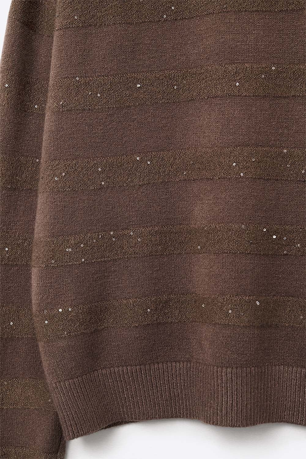 Camisola de malha às riscas castanha com pormenores de lantejoulas