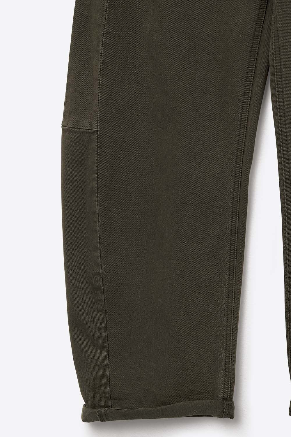Calças de ganga com bolsos em forma de balão verdes na moda
