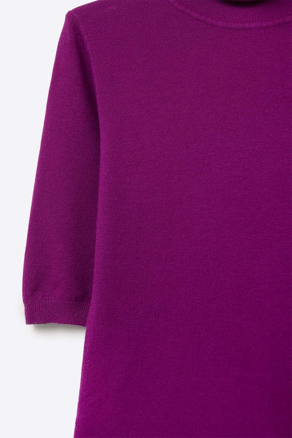 Camisola de malha fina em fúcsia com gola alta e mangas até ao cotovelo