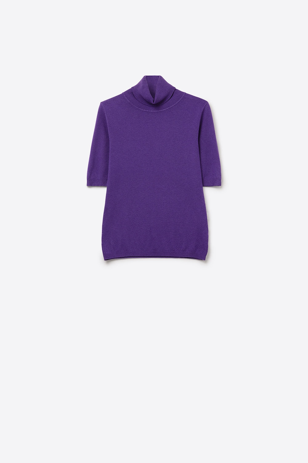 Camisola de malha fina em roxo com gola alta e mangas até ao cotovelo