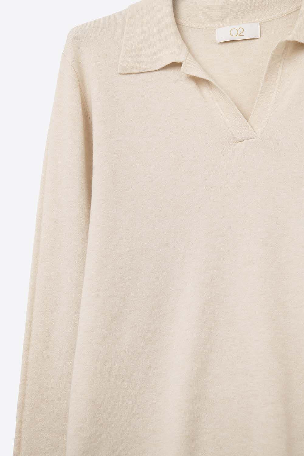 Gola polo de malha com decote em V sem carcela em creme