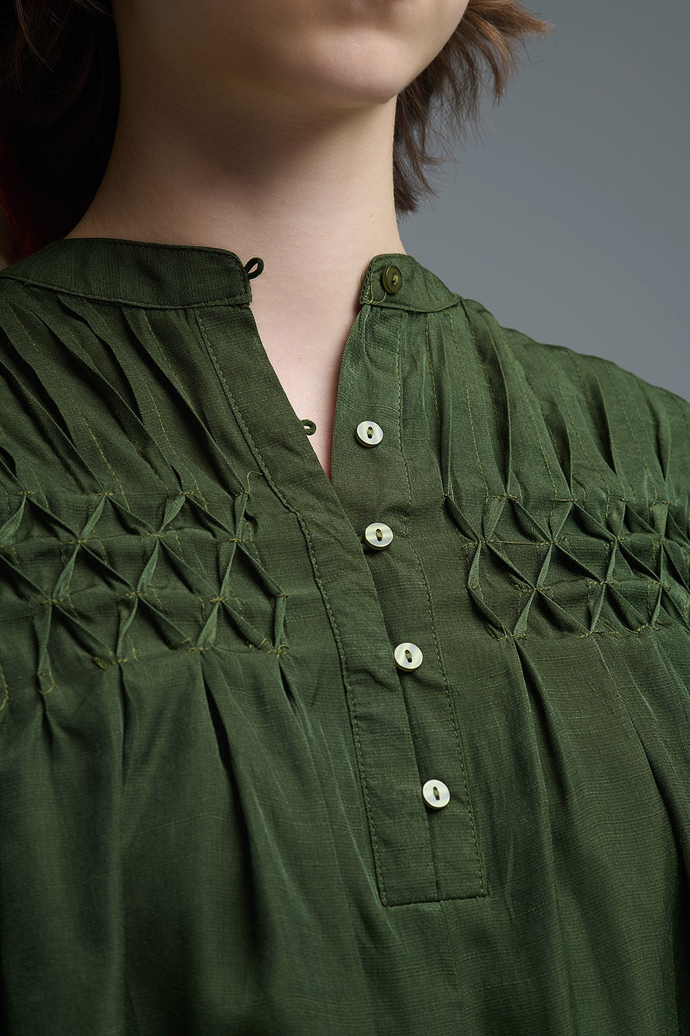 Blusa verde descontraída de estilo boho com pormenores bordados