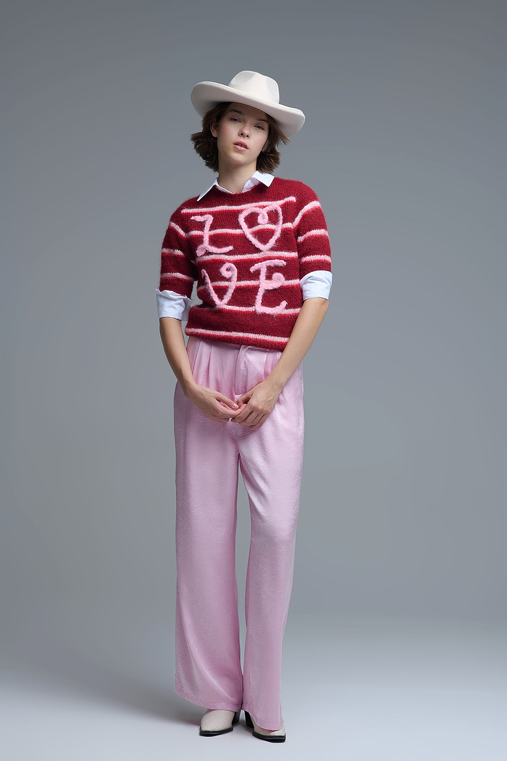 Camisola de manga curta bordada com amor em borgonha