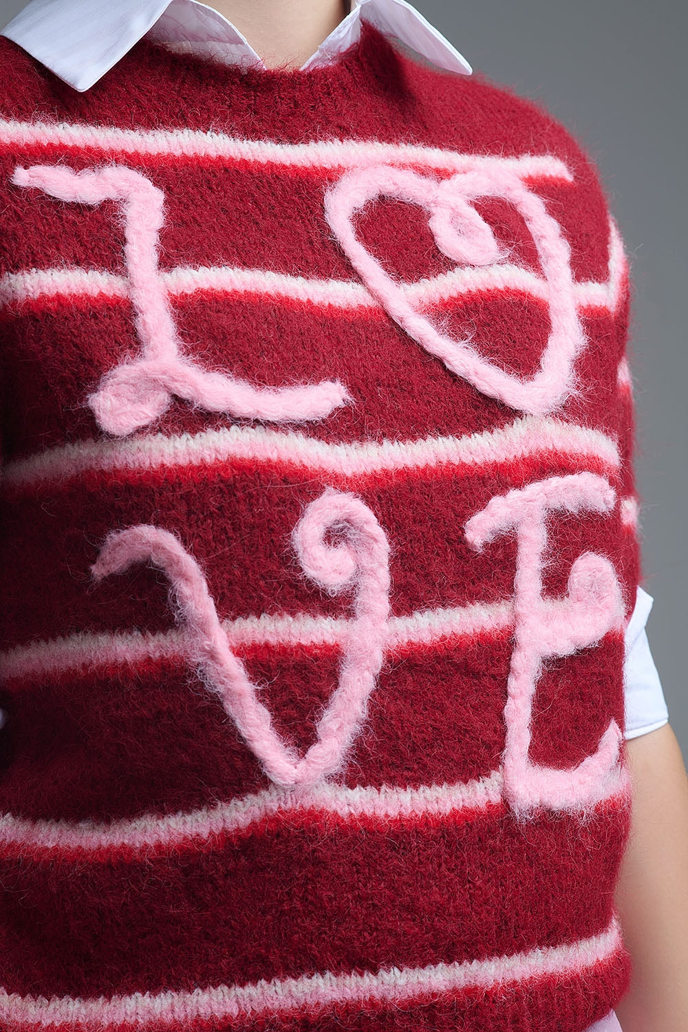 Camisola de manga curta bordada com amor em borgonha