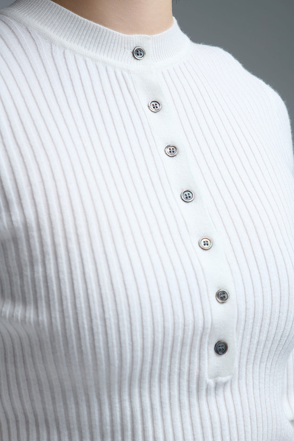 Camisola com nervuras de manga comprida henley em branco