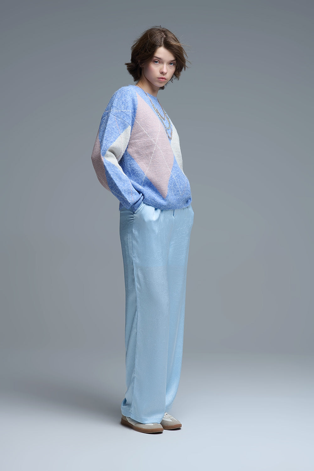 camisola larga em azul celeste com motivos de diamantes