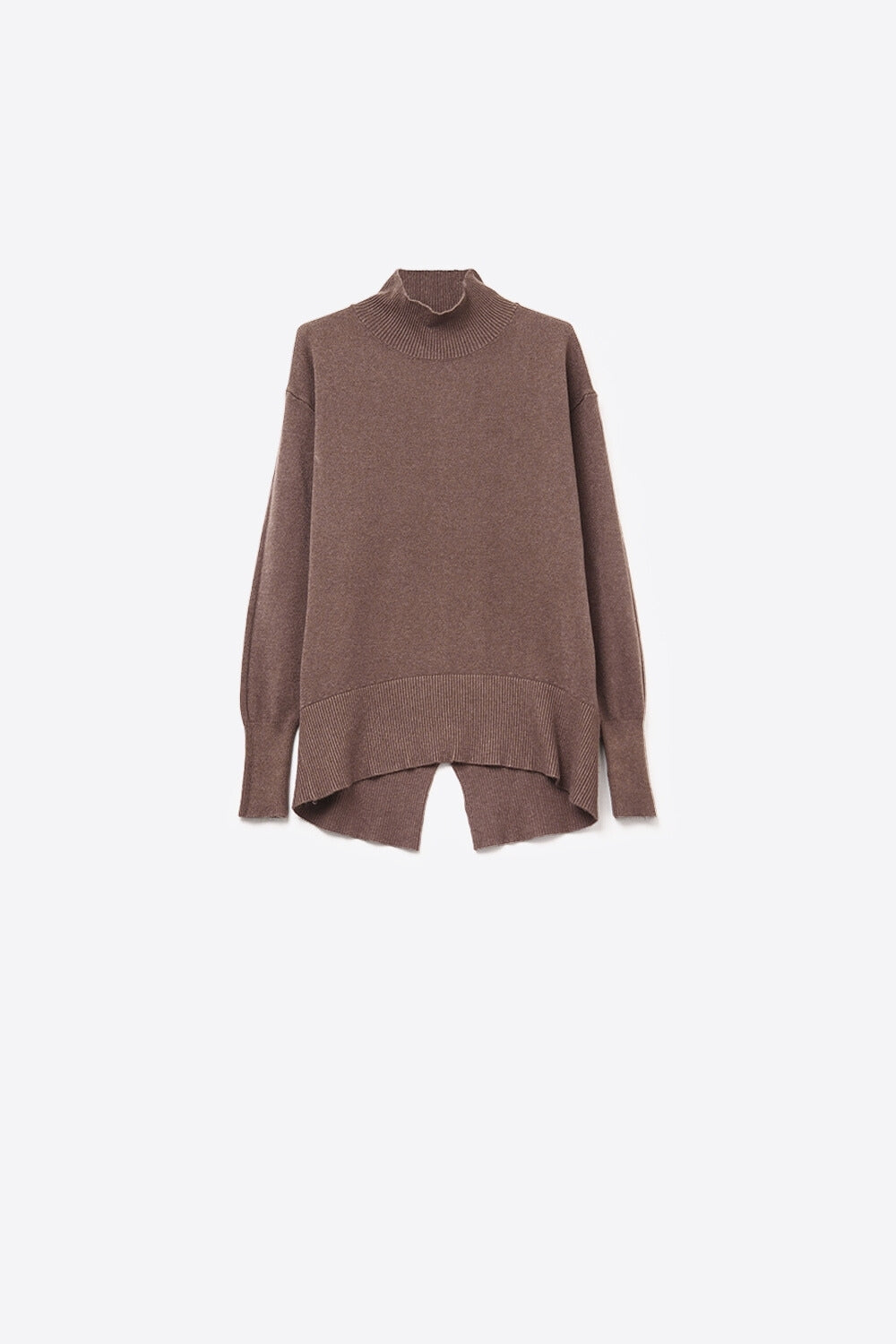 Camisola castanha solta com pormenor aberto nas costas