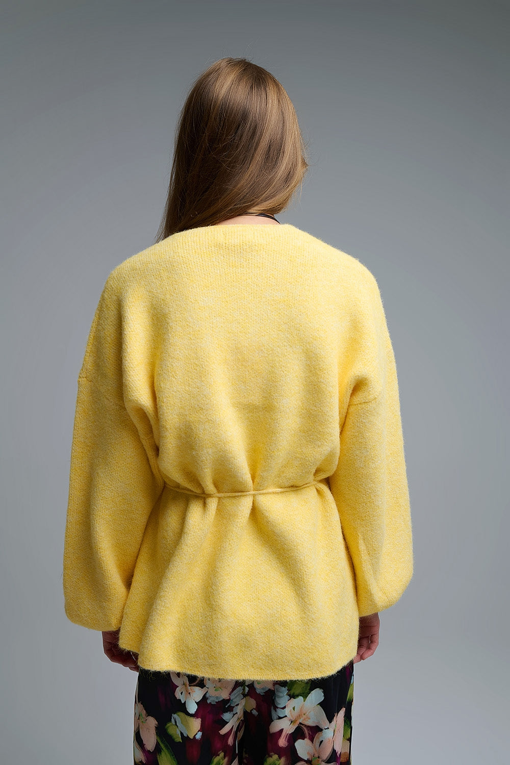 Casaco de malha amarelo elegante