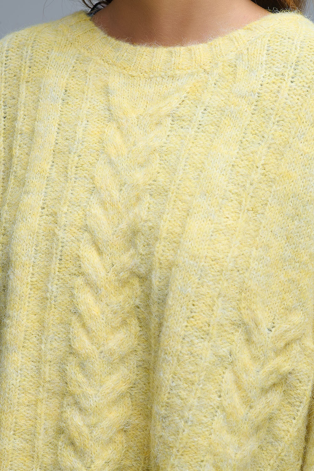 Camisola de malha fina com gola redonda em amarelo