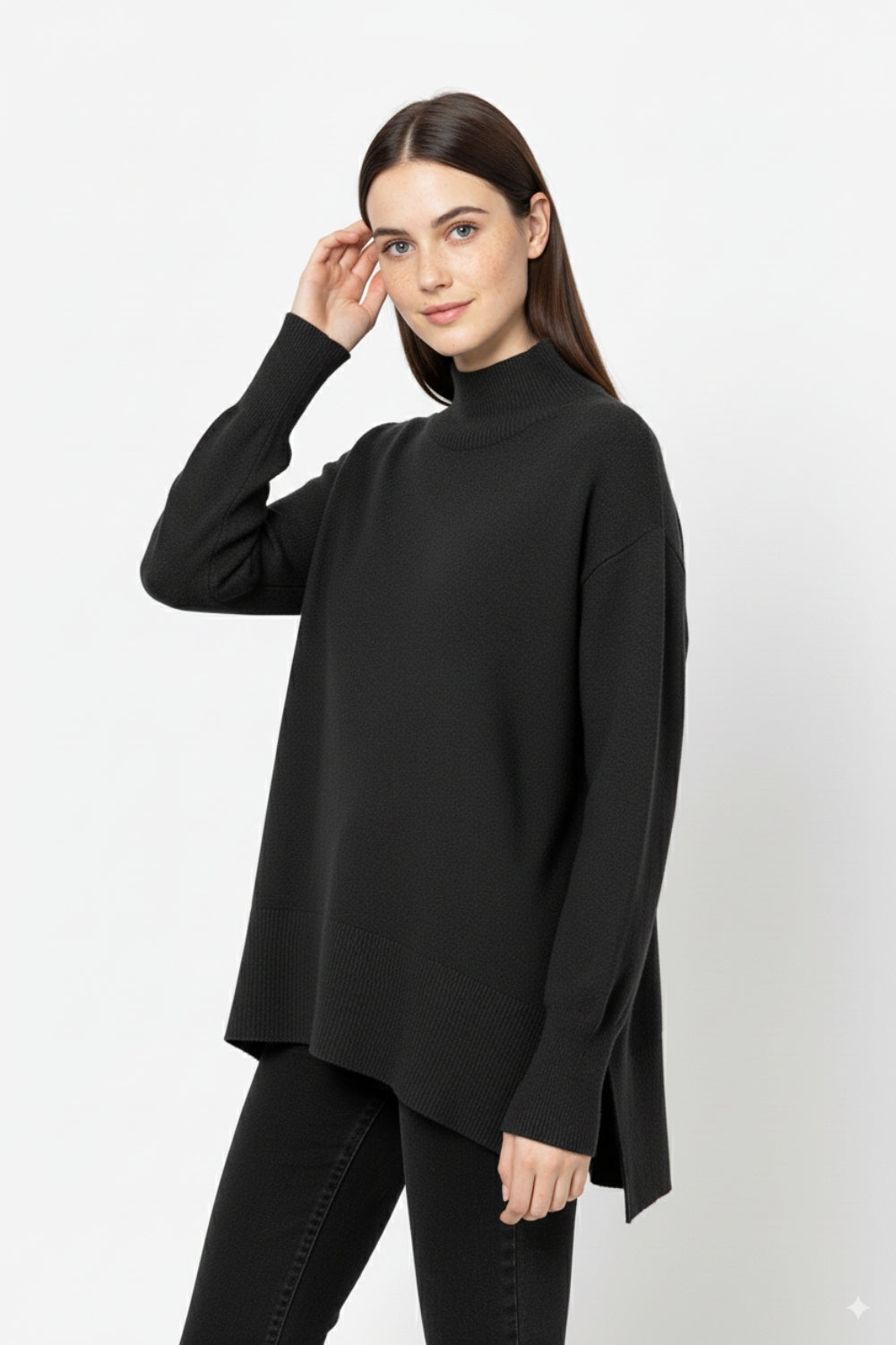 Camisola preta solta com pormenor aberto nas costas