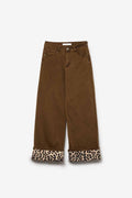 Calças largas em camel com estampado de leopardo na parte inferior
