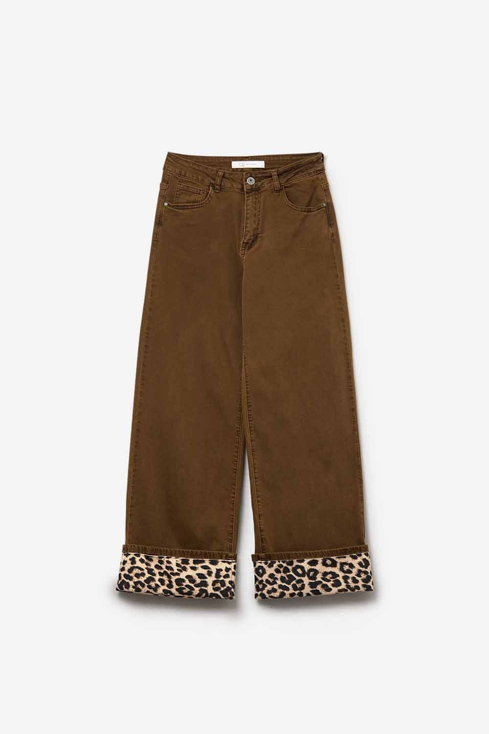Calças largas em camel com estampado de leopardo na parte inferior