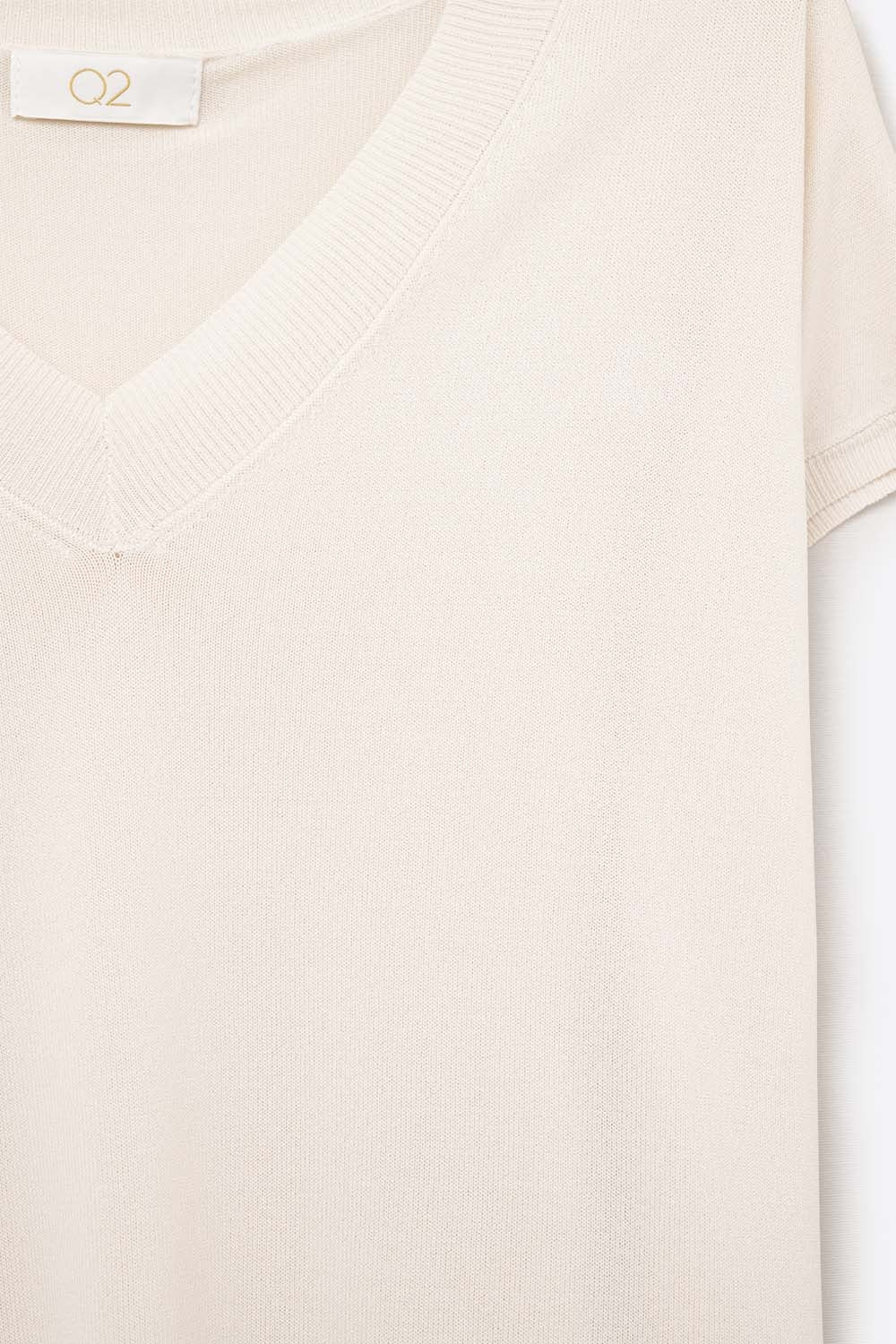 Camisola Beige de malha leve com gola em V e mangas curtas