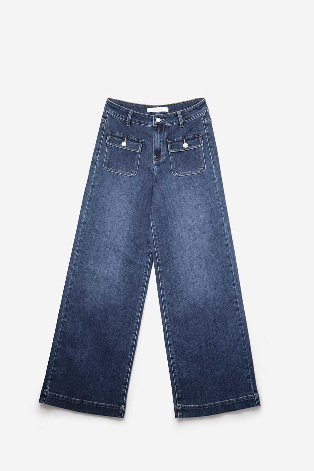 Jeans de Ganga Azul de Lavagem Escura com Detalhe de Botão