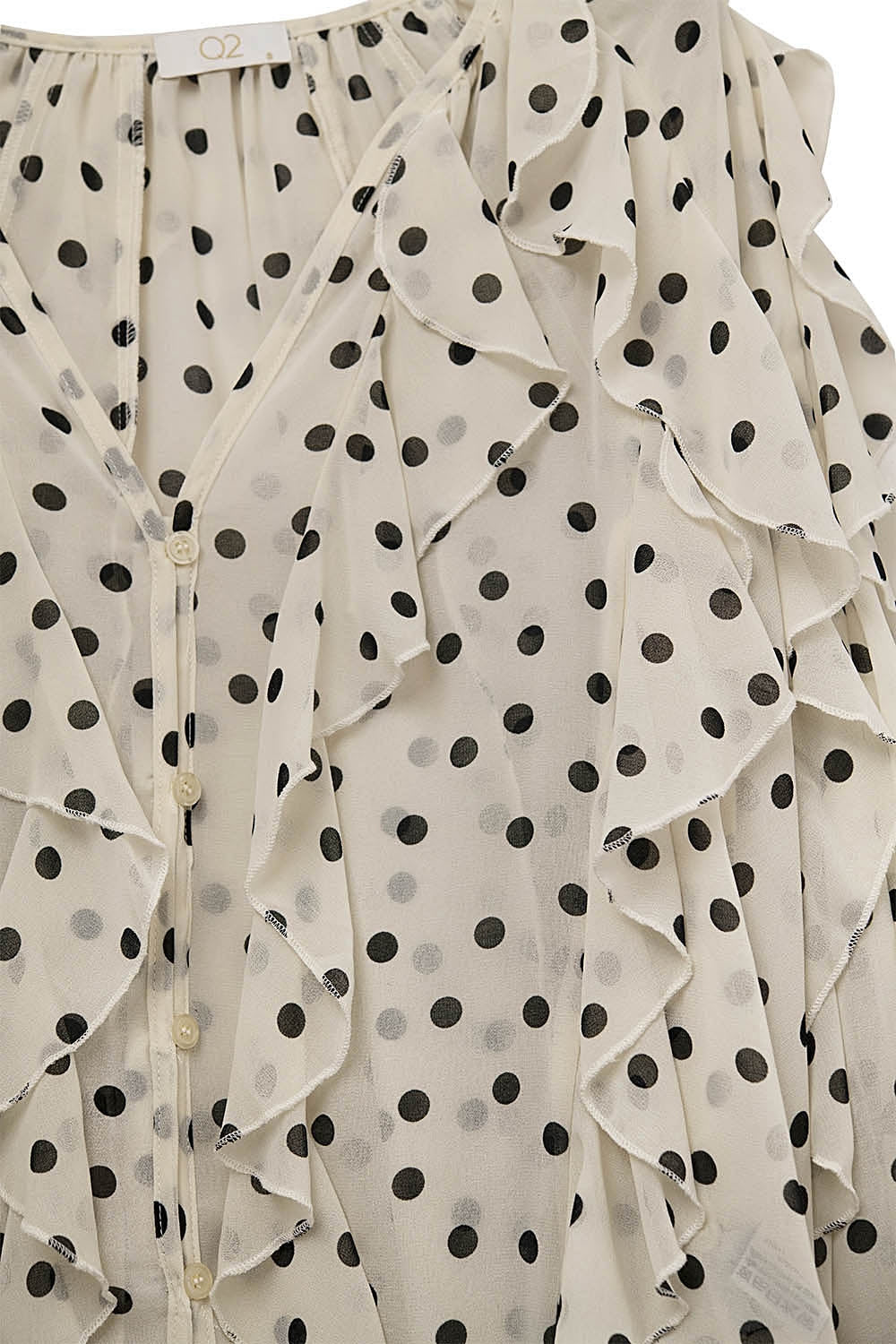Camisa de chiffon com botões de bolinhas e folhos