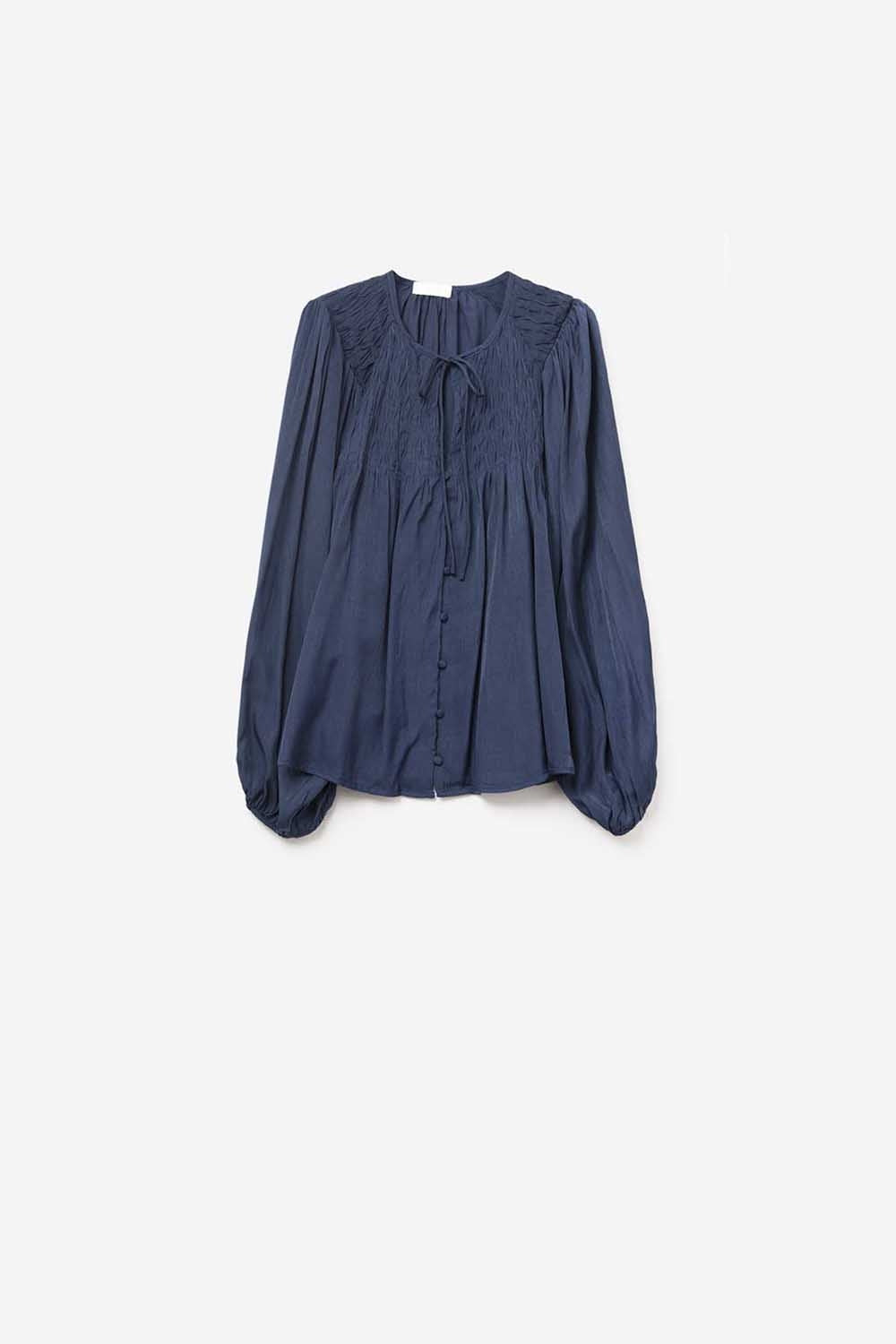 Camisa de cetim azul chique com renda