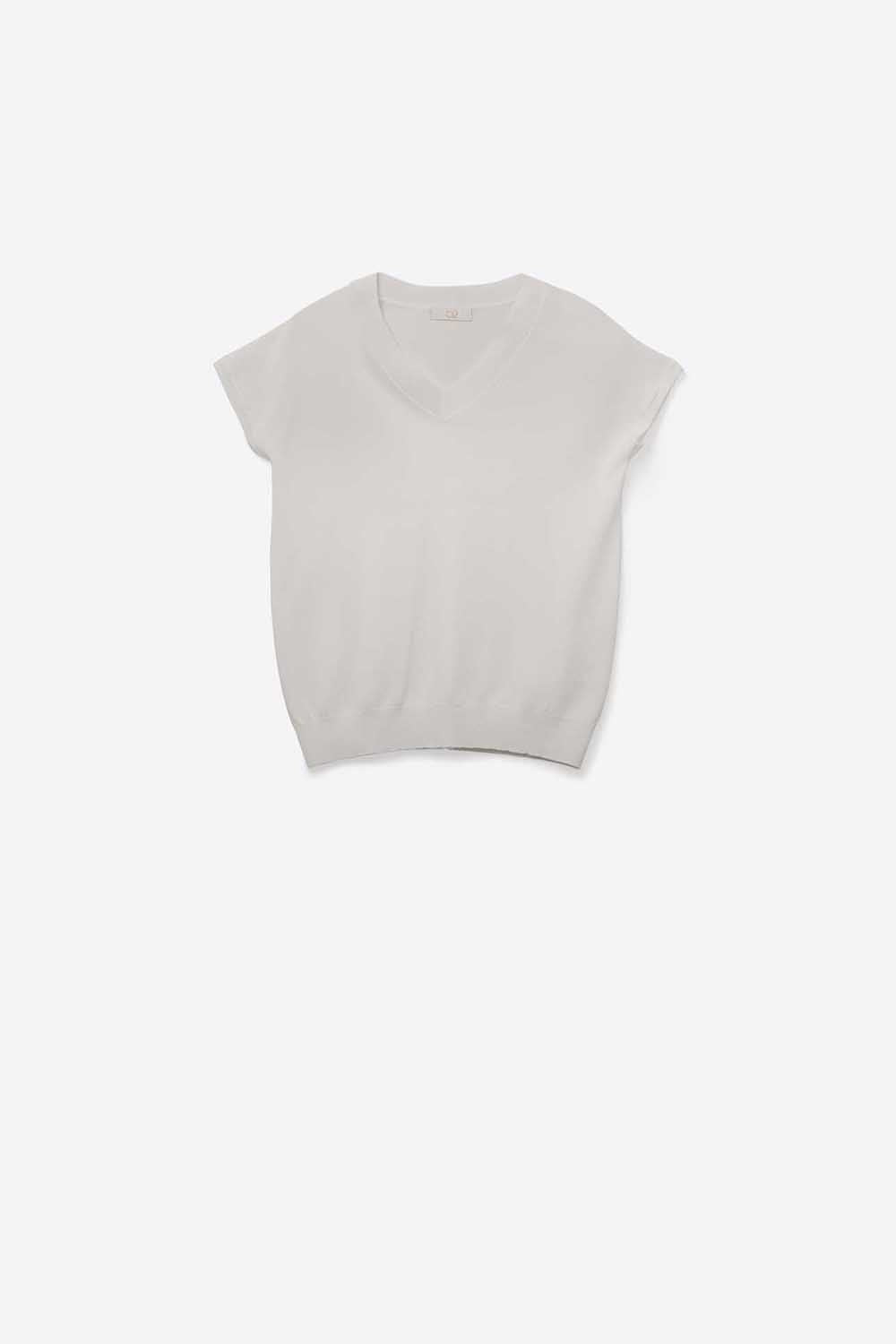 Camisola branca de malha leve com gola em V e mangas curtas