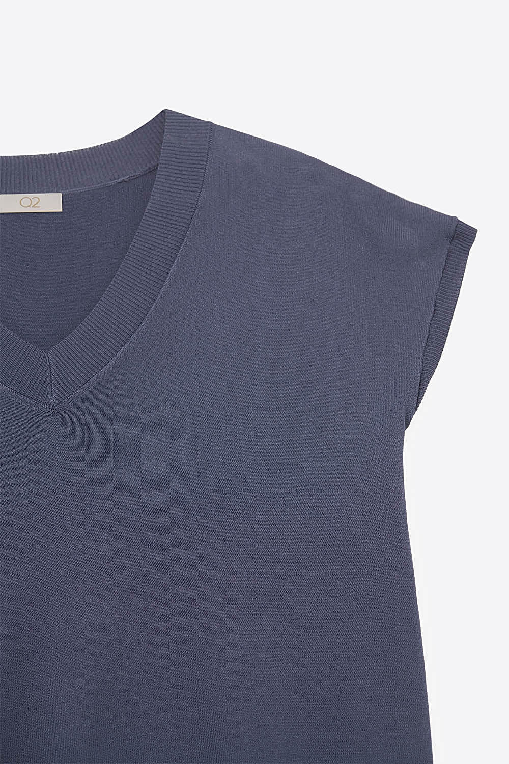 Camisola de gola em V de malha leve com mangas curtas
