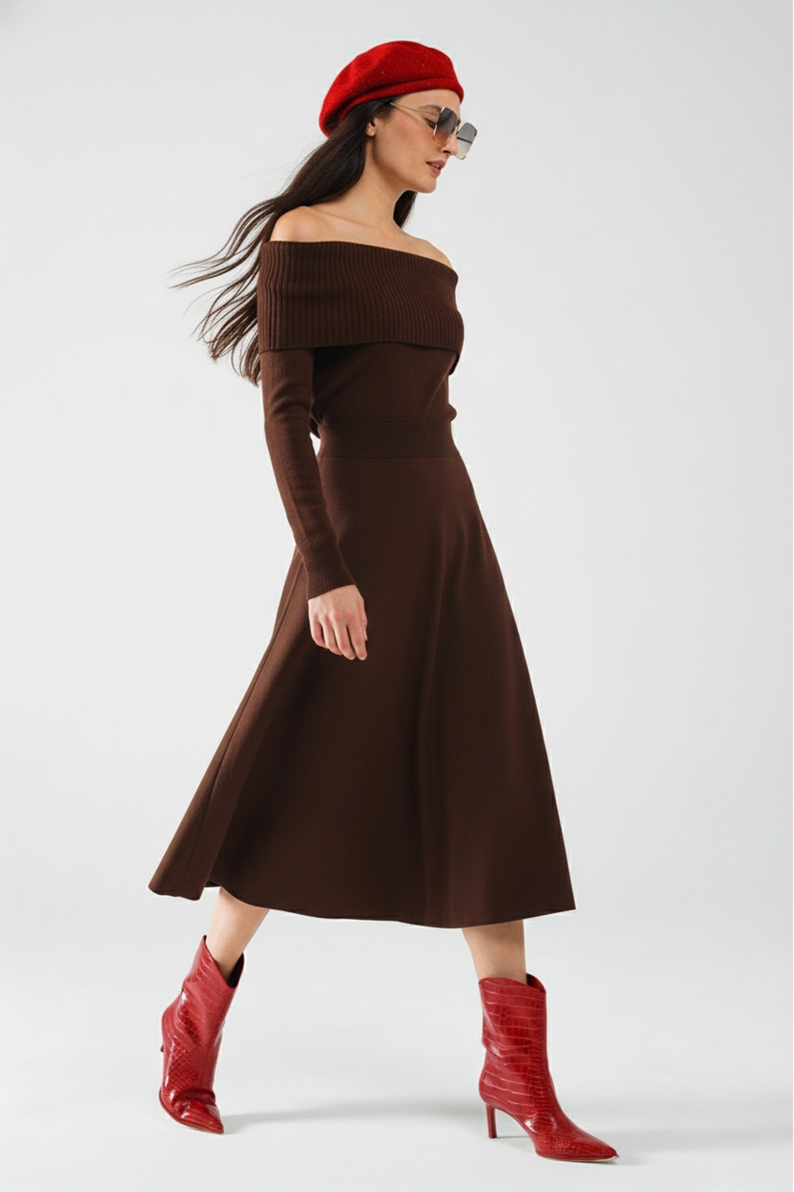 Vestido Maxi Bardot largo de malha em castanho