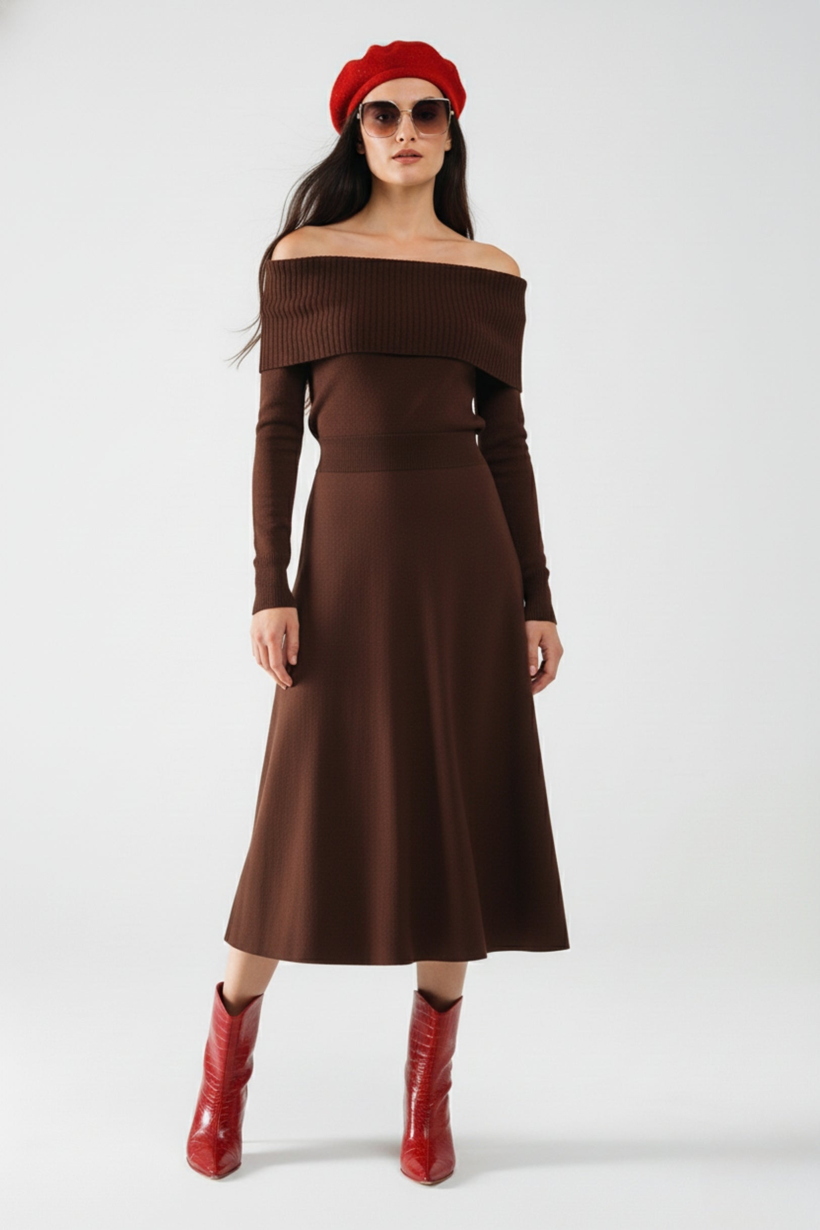 Vestido Maxi Bardot largo de malha em castanho