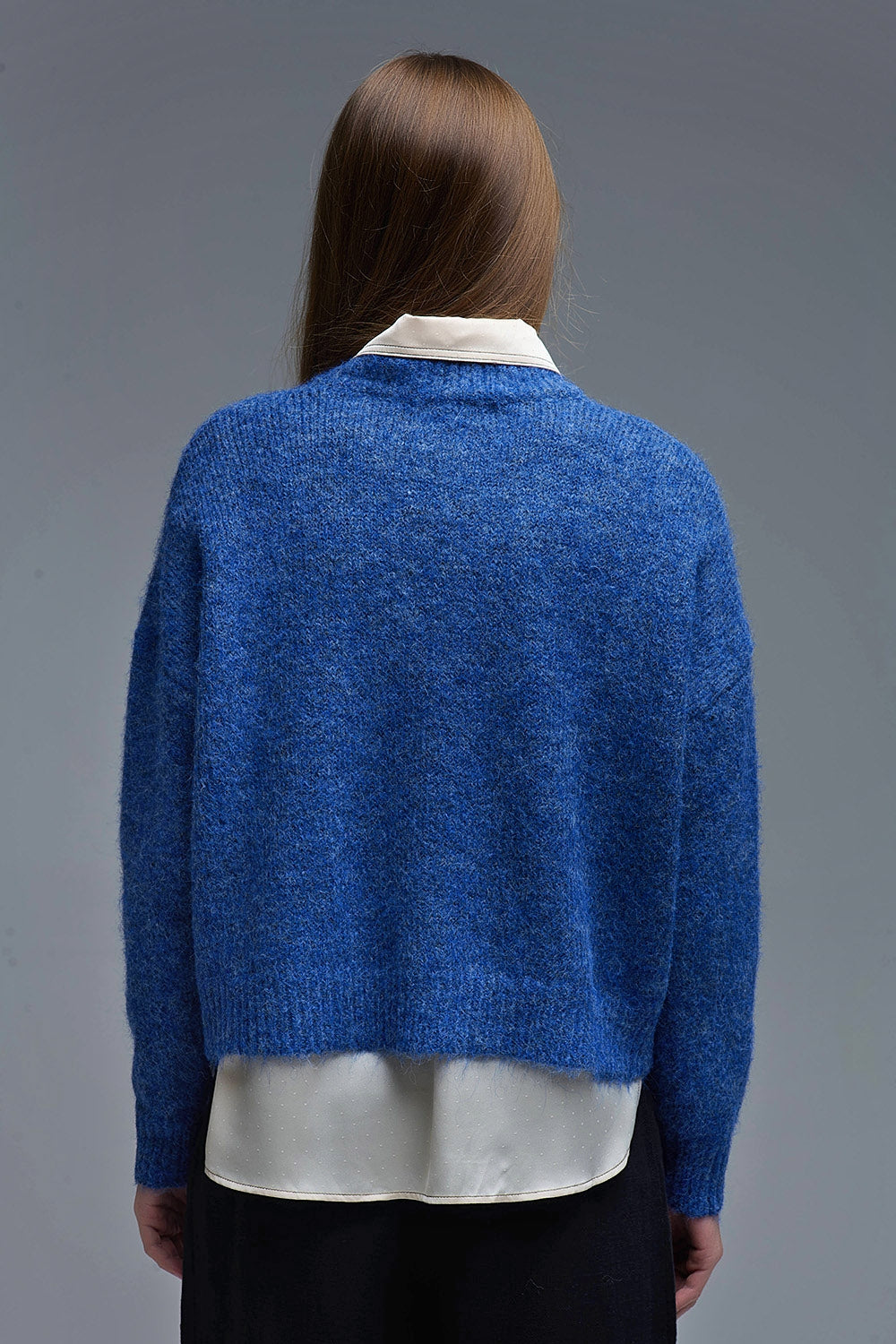 Camisola de gola redonda azul com corações às riscas