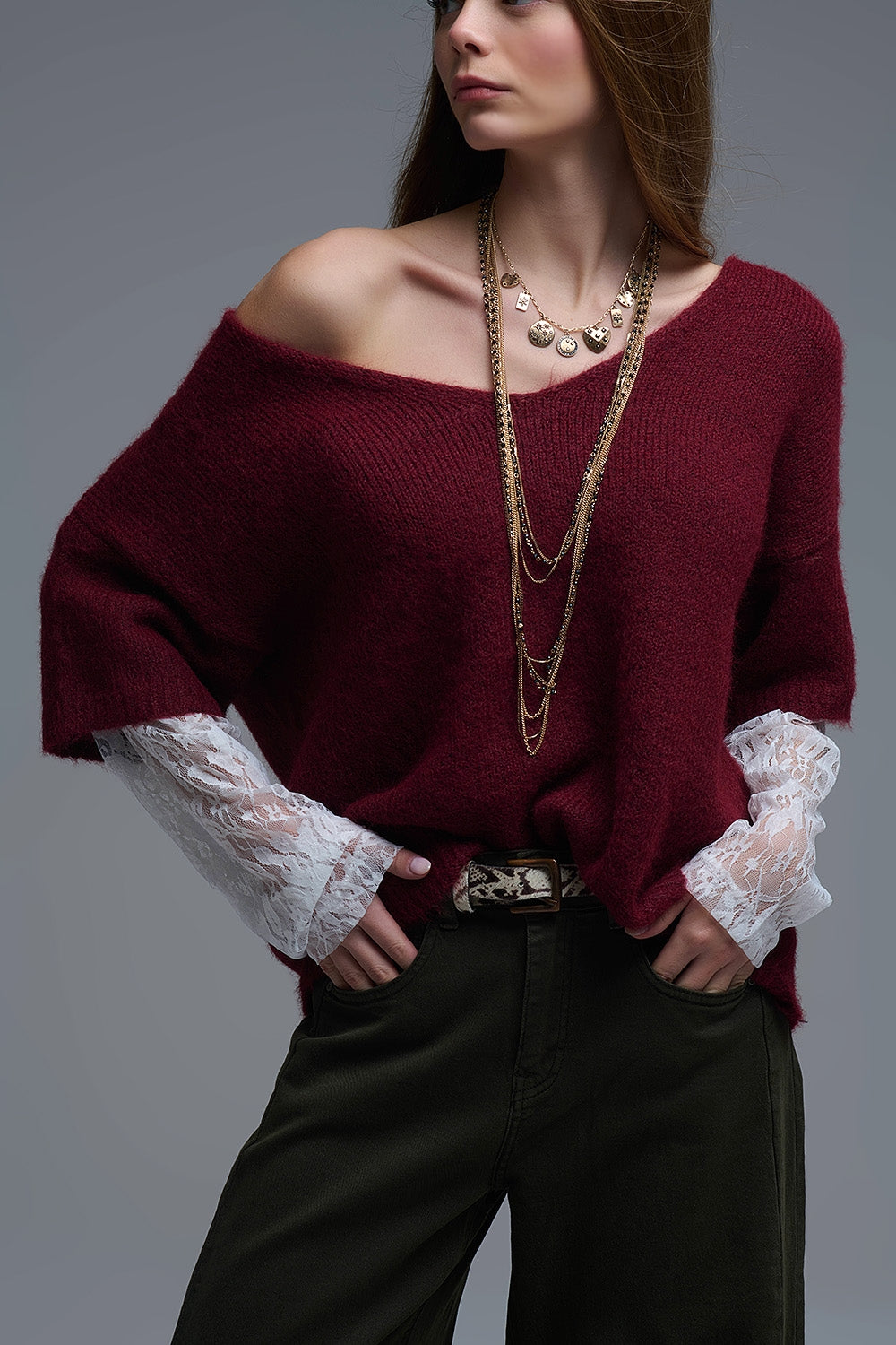 Camisola com decote em V e mangas em renda branca em contraste Borgonha