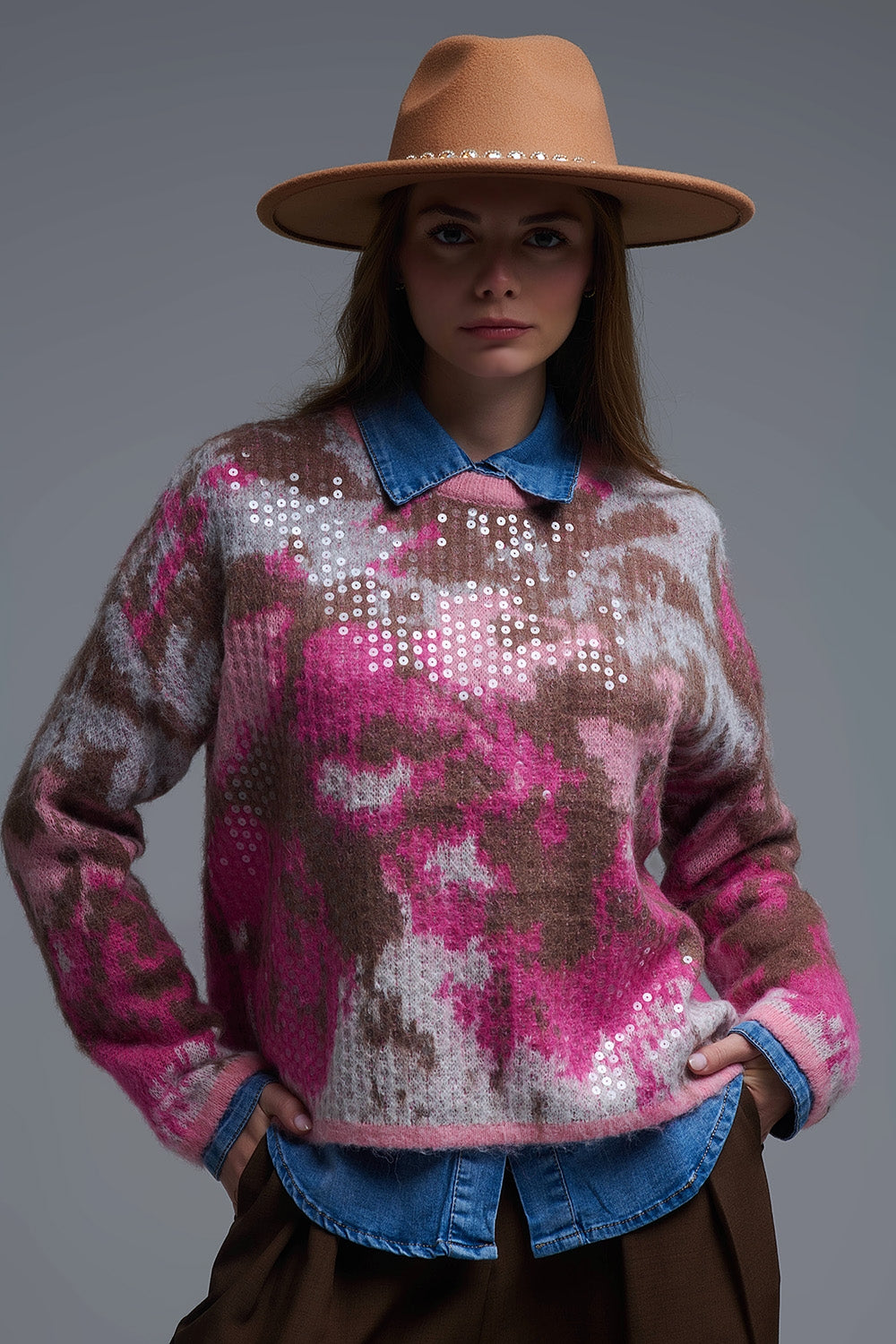 Camisola rosa com estampado animal e lantejoulas