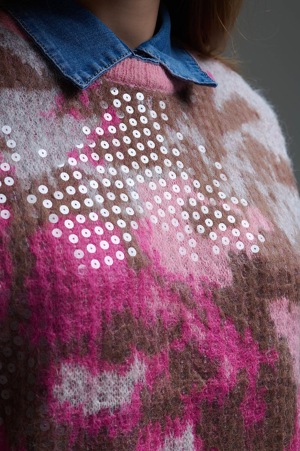 Camisola rosa com estampado animal e lantejoulas