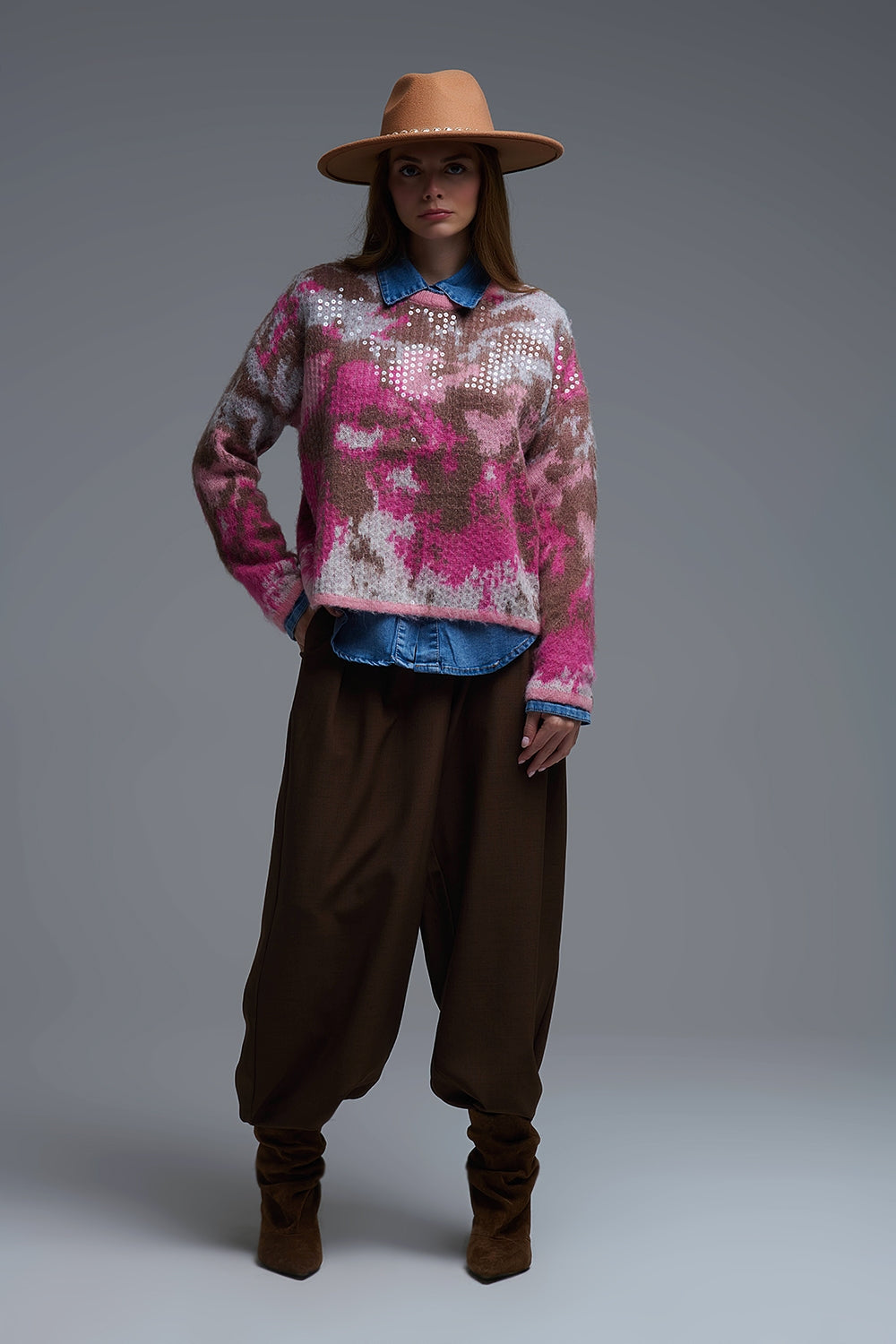 Camisola rosa com estampado animal e lantejoulas