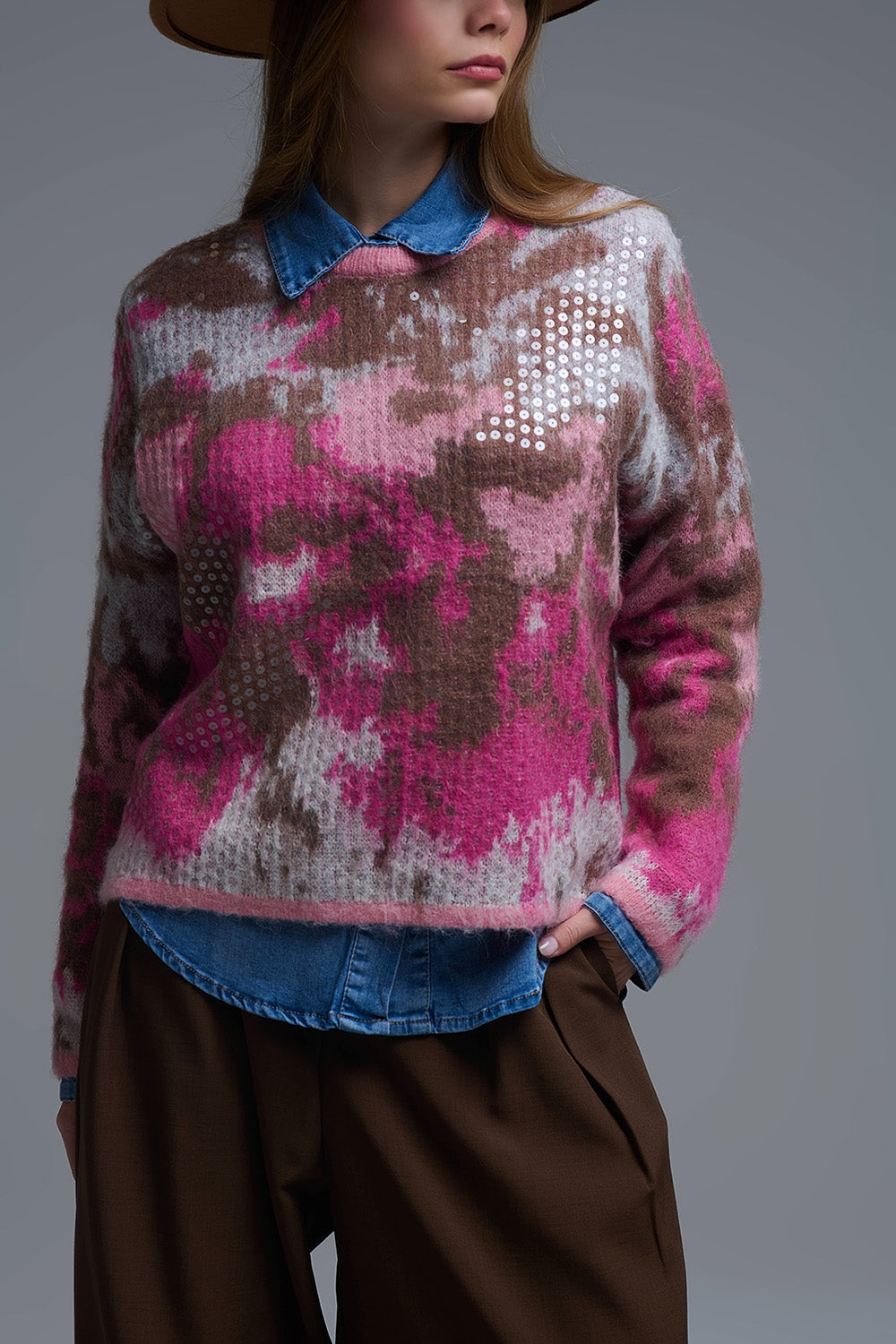 Camisola rosa com estampado animal e lantejoulas