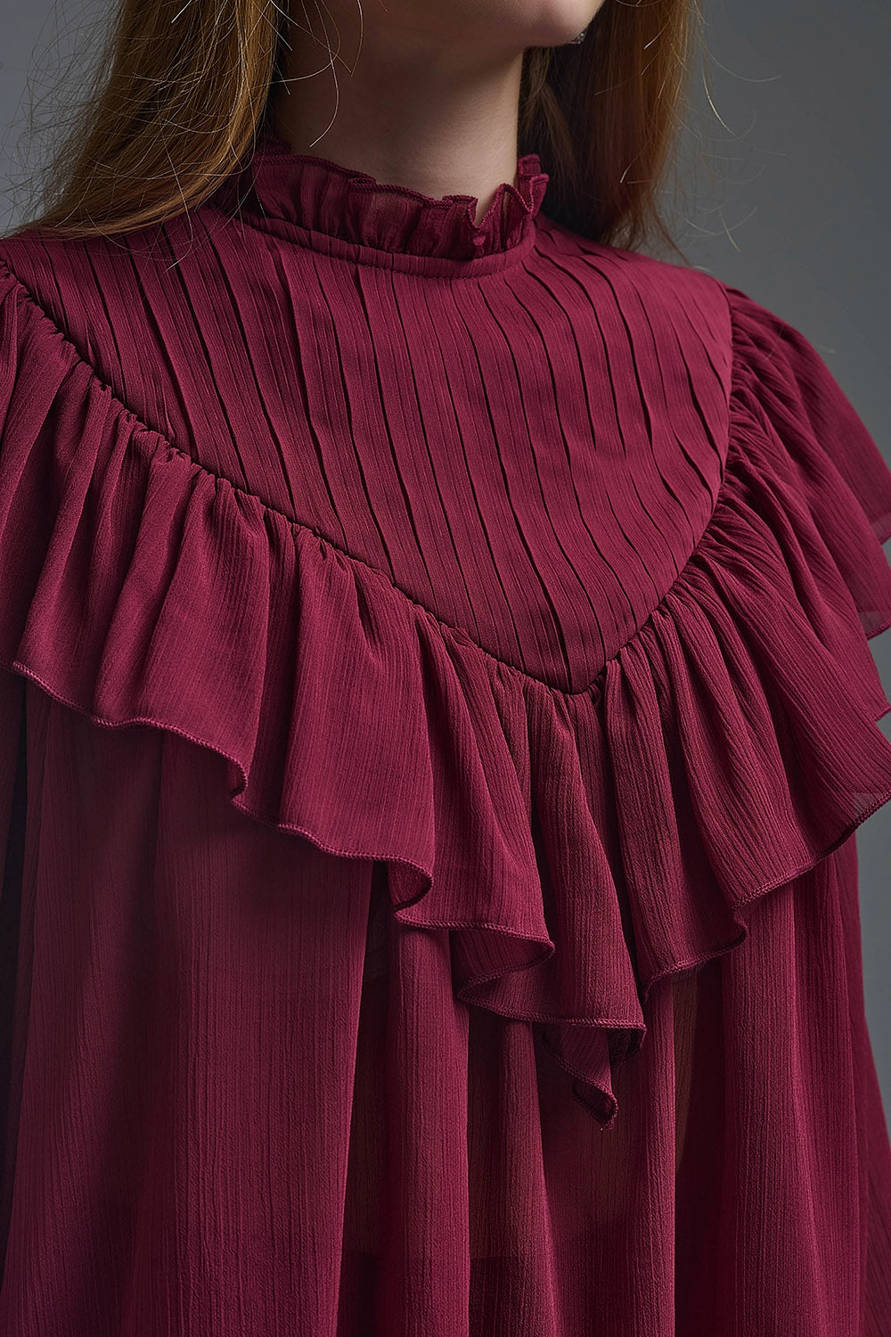 Blusa romântica de manga comprida com folhos cor de vinho