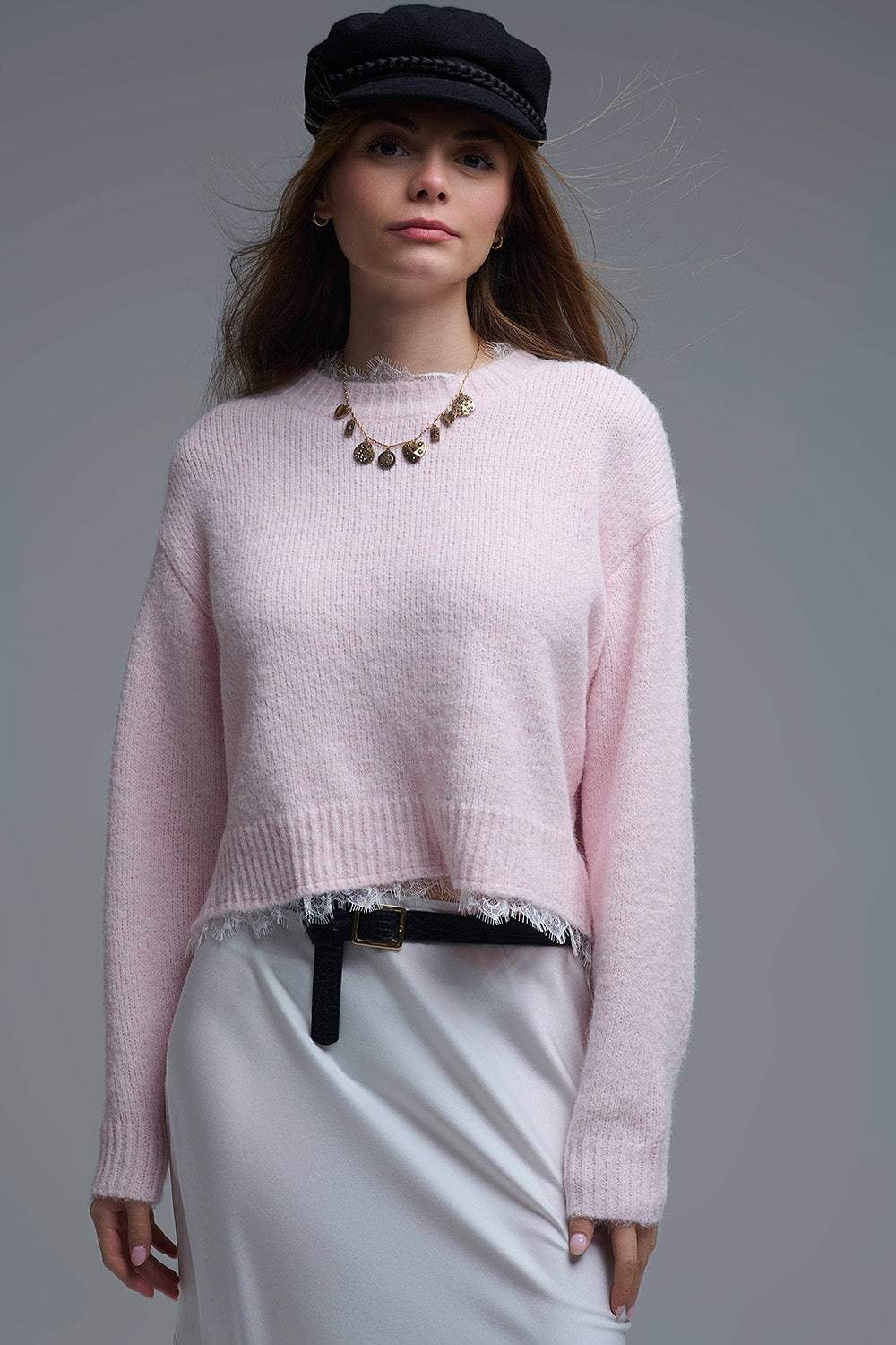 Camisola descontraída cor-de-rosa com pormenor de renda em cor-de-rosa